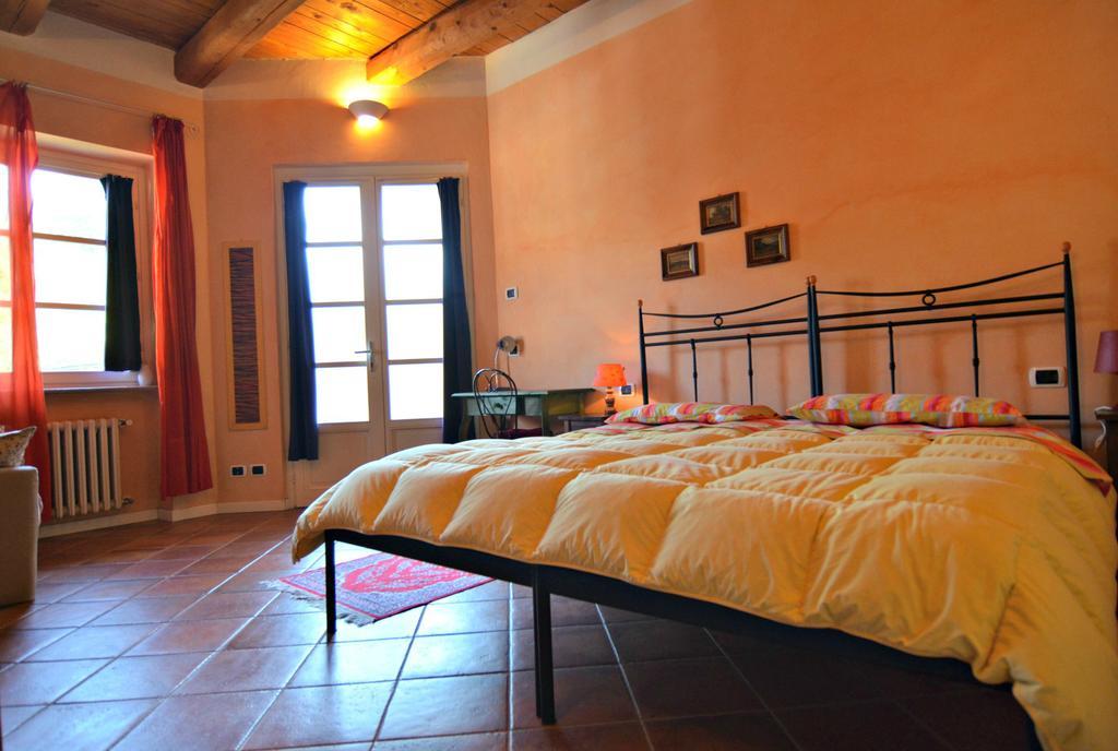 Hostal Cascina Il Convivio Diano dʼAlba Exterior foto