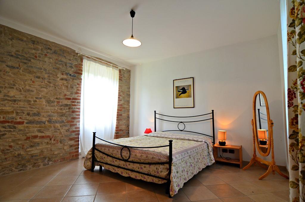 Hostal Cascina Il Convivio Diano dʼAlba Habitación foto