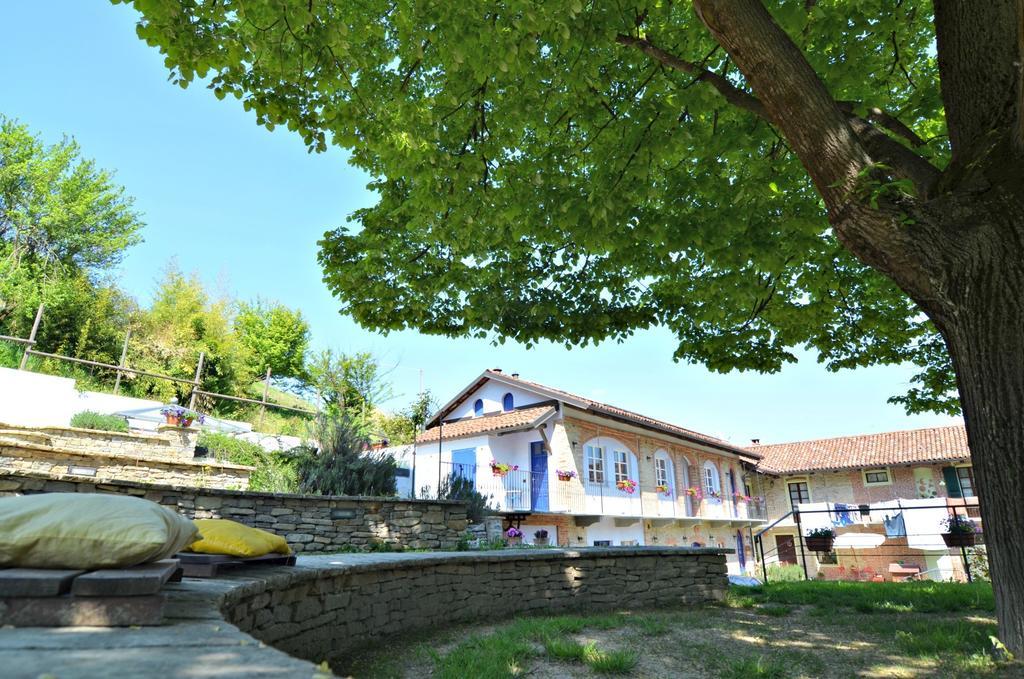 Hostal Cascina Il Convivio Diano dʼAlba Exterior foto