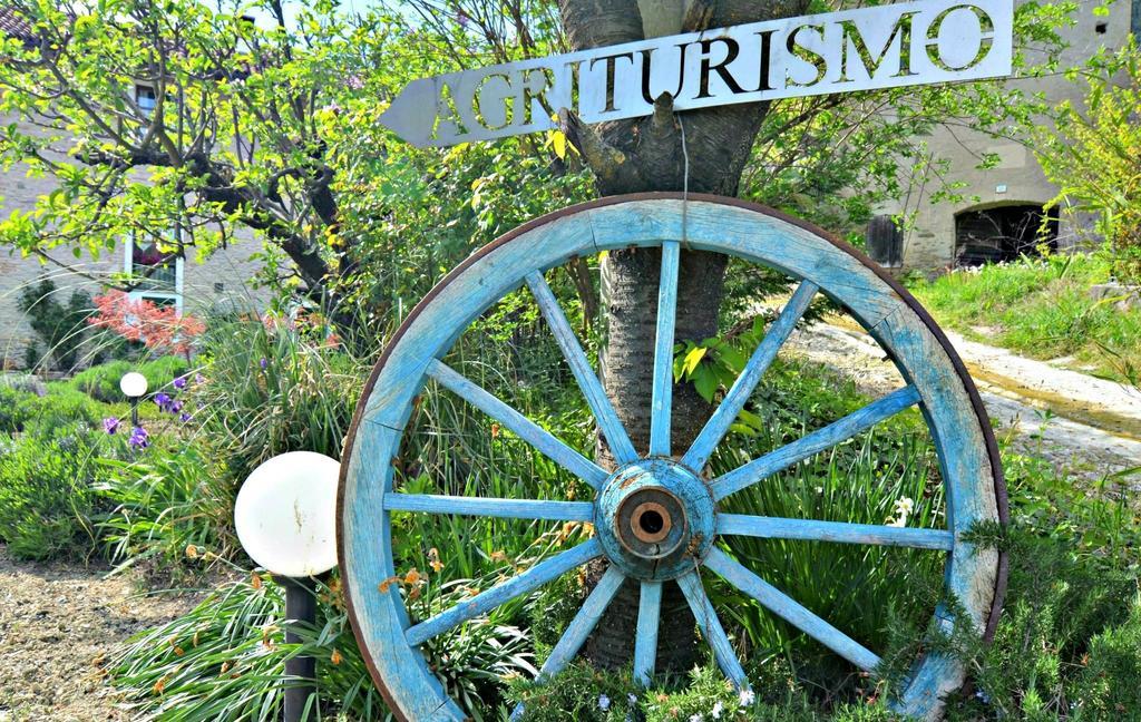 Hostal Cascina Il Convivio Diano dʼAlba Exterior foto