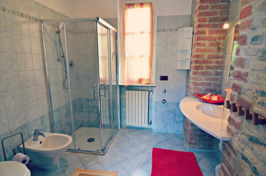 Hostal Cascina Il Convivio Diano dʼAlba Habitación foto
