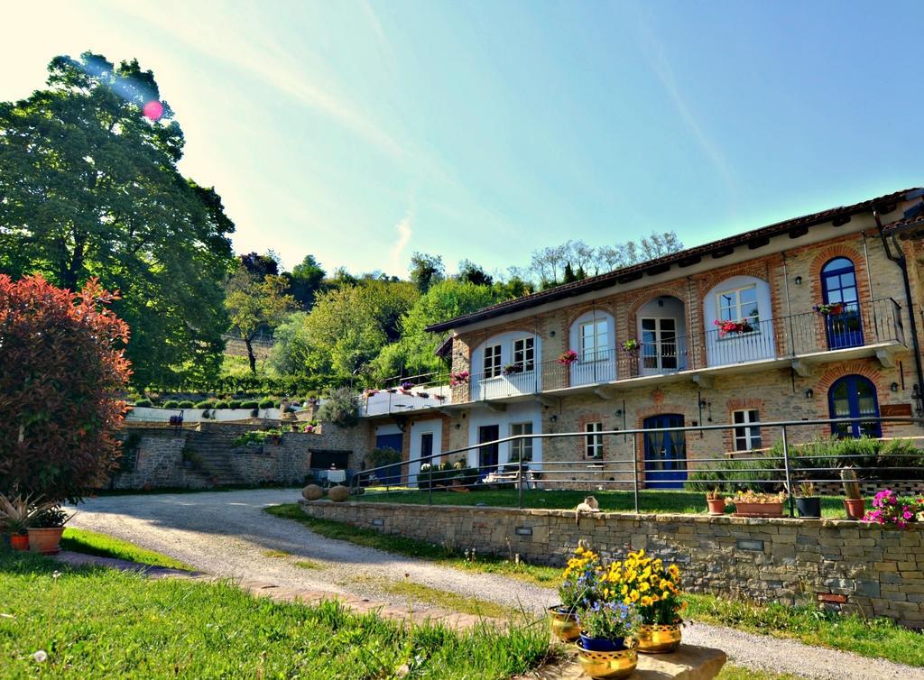 Hostal Cascina Il Convivio Diano dʼAlba Exterior foto