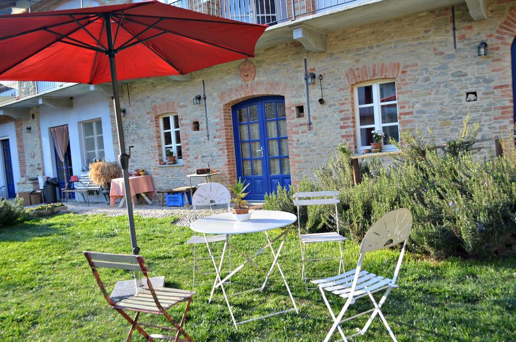 Hostal Cascina Il Convivio Diano dʼAlba Exterior foto