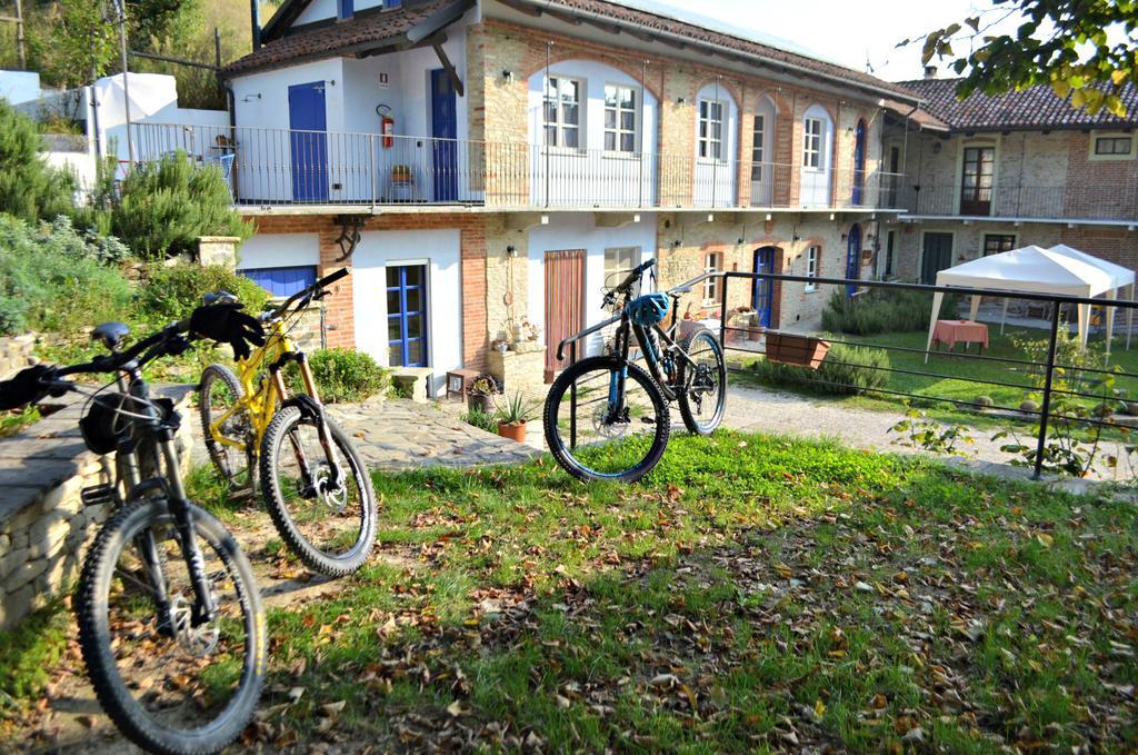 Hostal Cascina Il Convivio Diano dʼAlba Exterior foto