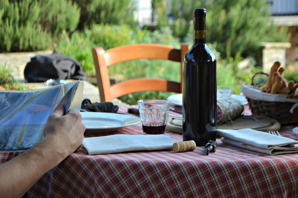 Hostal Cascina Il Convivio Diano dʼAlba Exterior foto
